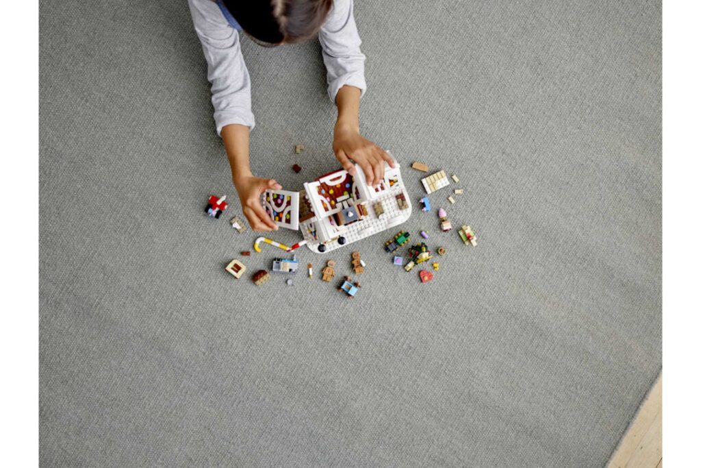 LEGO 10267 Peperkoekhuisje kerst - Afbeelding 10