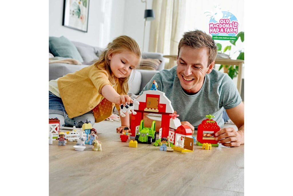 LEGO 10952 DUPLO Schuur, tractor & boerderijdieren verzorgen - Afbeelding 10