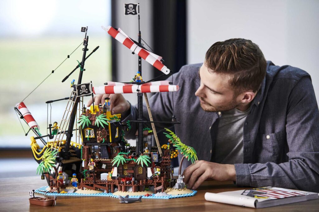LEGO 21322 Piraten van Barracuda Baai - Afbeelding 13