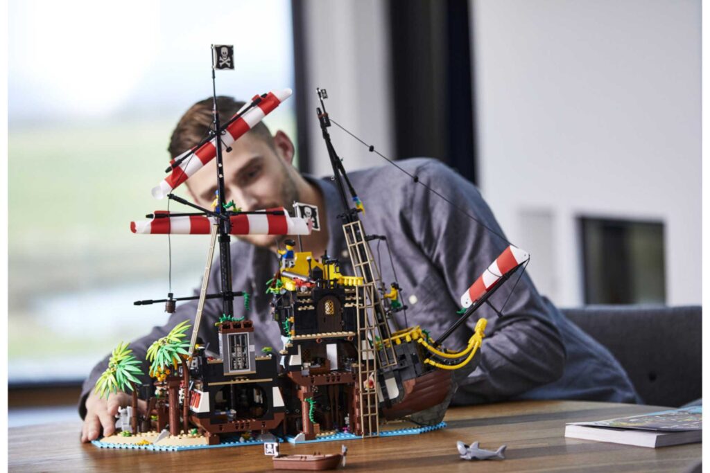 LEGO 21322 Piraten van Barracuda Baai - Afbeelding 14
