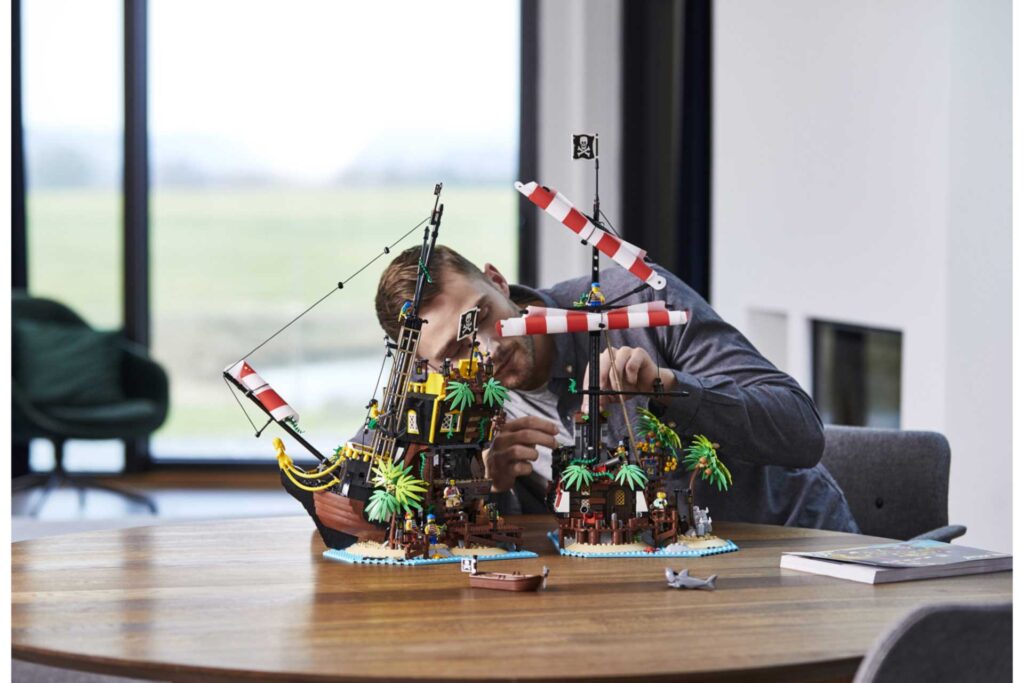 LEGO 21322 Piraten van Barracuda Baai - Afbeelding 15