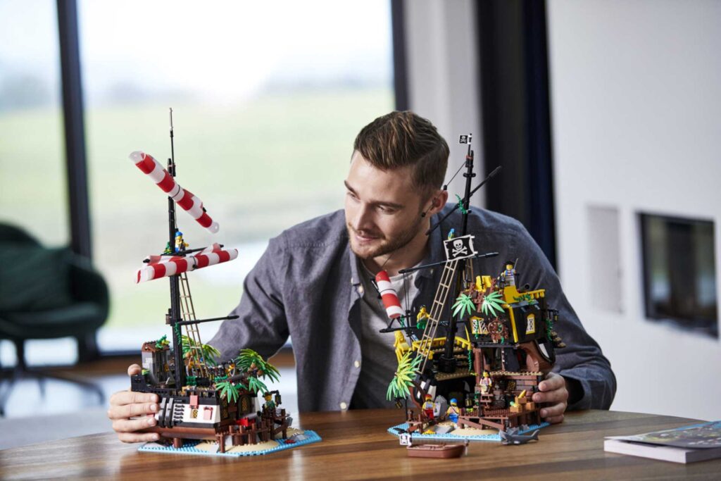 LEGO 21322 Piraten van Barracuda Baai - Afbeelding 16
