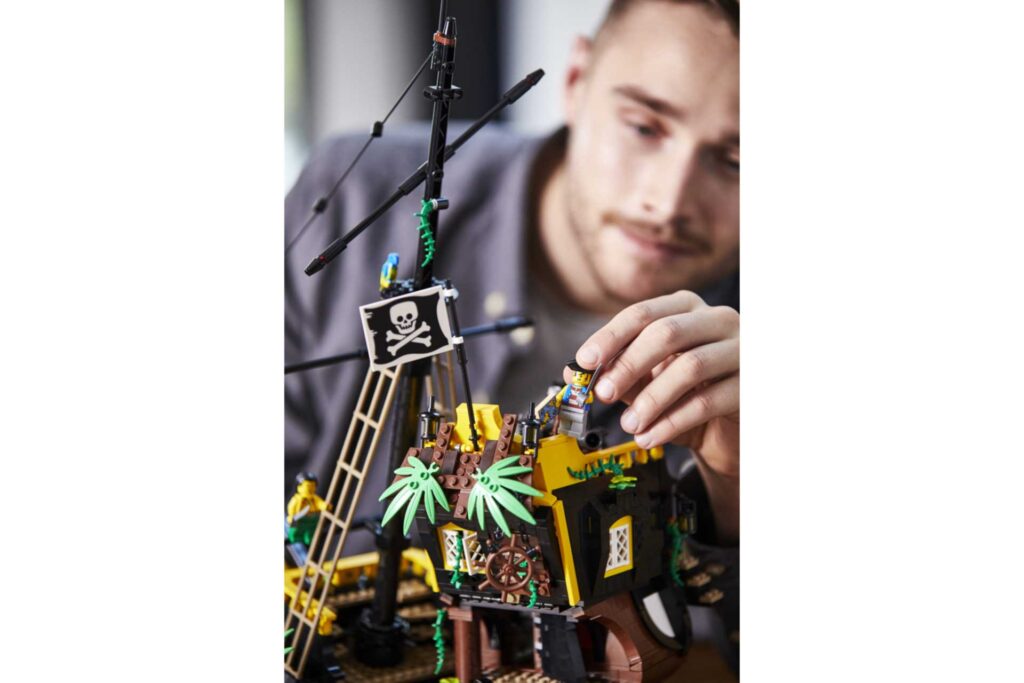 LEGO 21322 Piraten van Barracuda Baai - Afbeelding 17