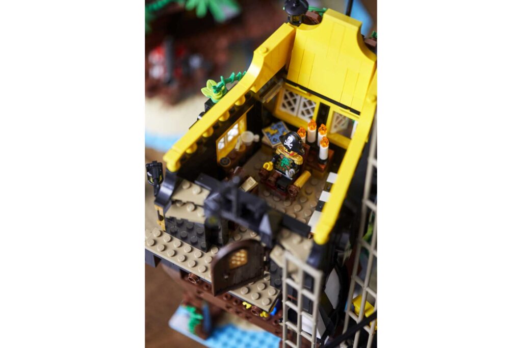 LEGO 21322 Piraten van Barracuda Baai - Afbeelding 23