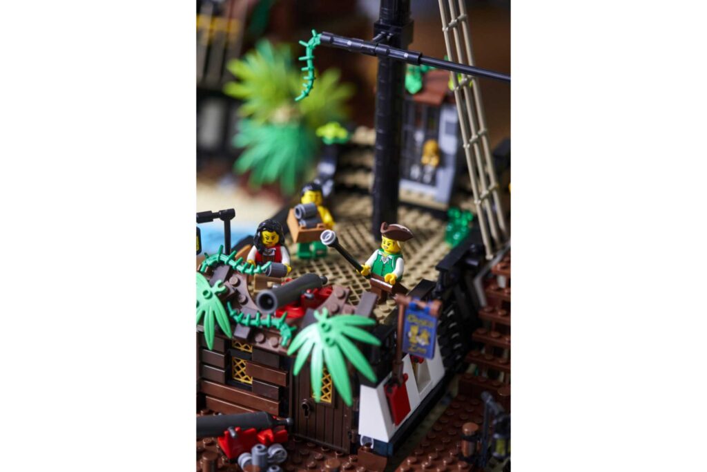 LEGO 21322 Piraten van Barracuda Baai - Afbeelding 24
