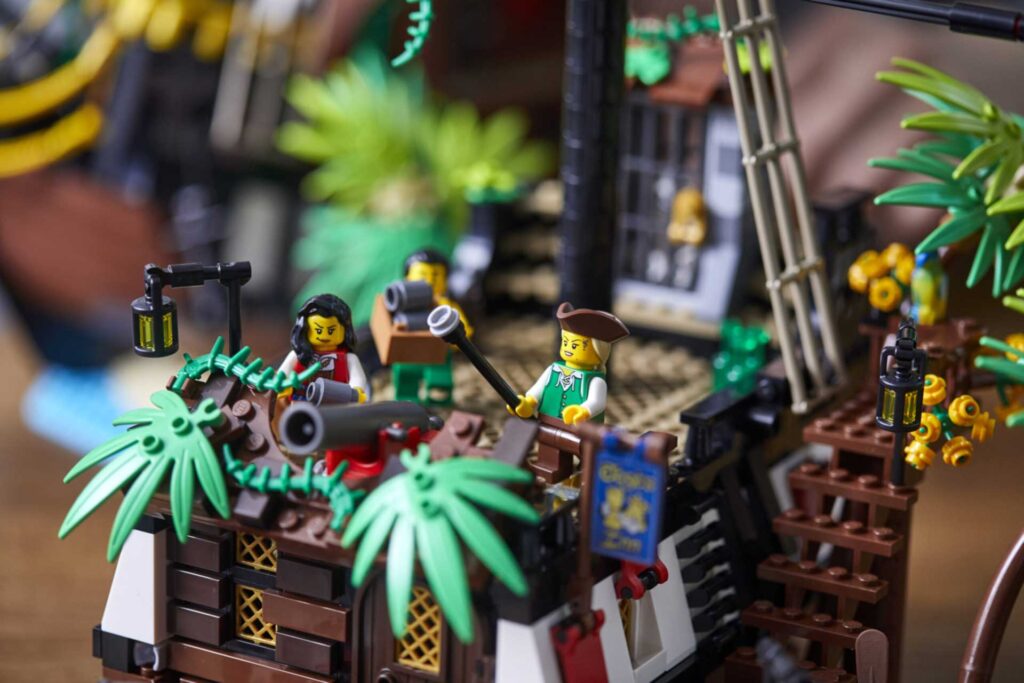 LEGO 21322 Piraten van Barracuda Baai - Afbeelding 25