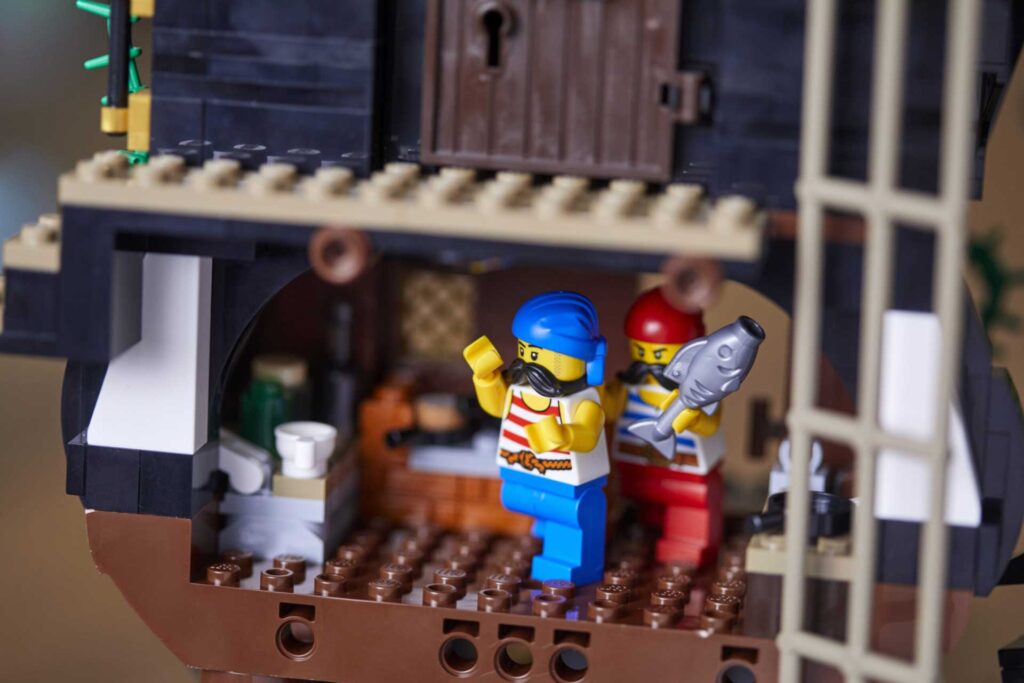 LEGO 21322 Piraten van Barracuda Baai - Afbeelding 26