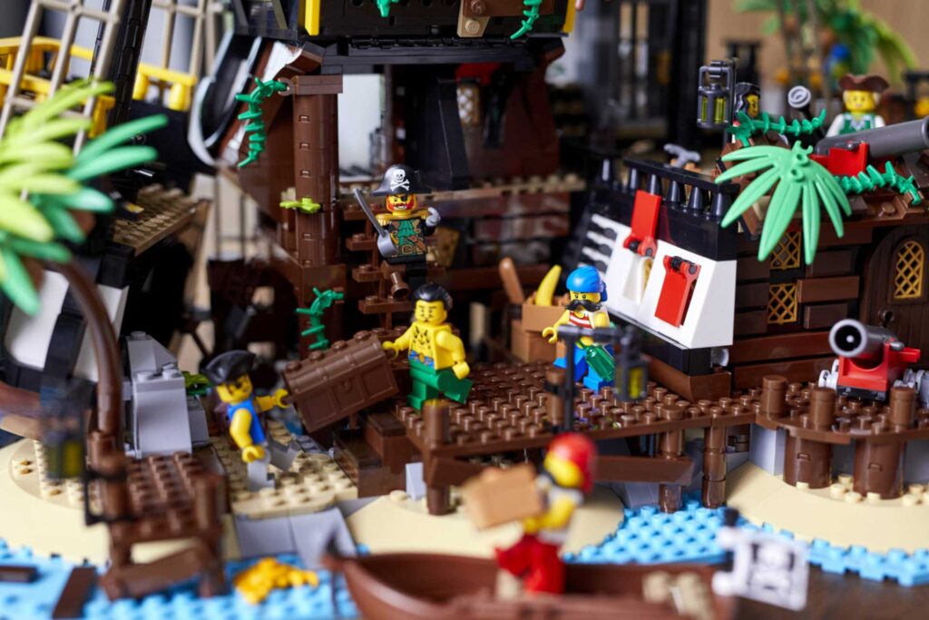 LEGO 21322 Piraten van Barracuda Baai - Afbeelding 28