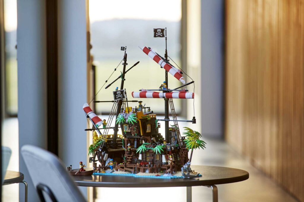 LEGO 21322 Piraten van Barracuda Baai - Afbeelding 32