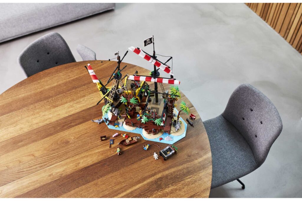 LEGO 21322 Piraten van Barracuda Baai - Afbeelding 34
