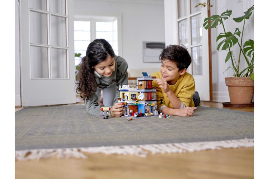 LEGO 31097 Creator Woonhuis, dierenwinkel & café - Afbeelding 8