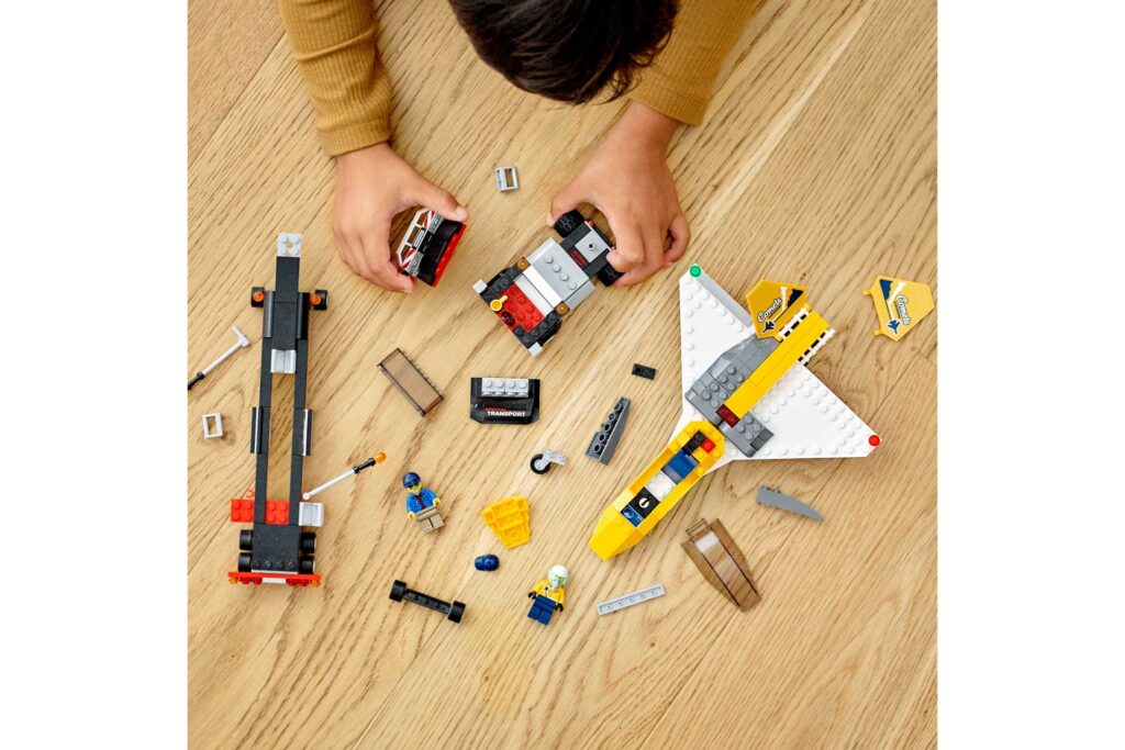 LEGO 60289 City Vliegshowjettransport - Afbeelding 14