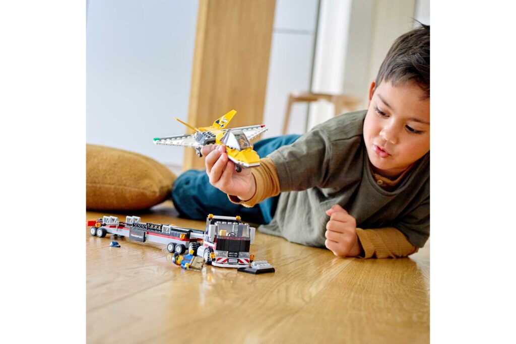 LEGO 60289 City Vliegshowjettransport - Afbeelding 12