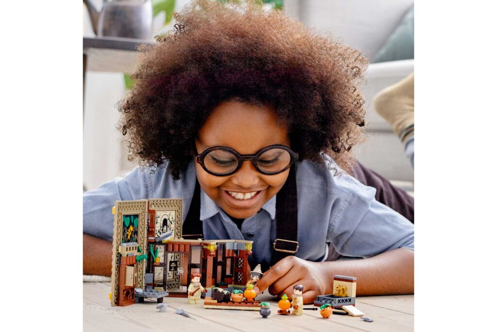 LEGO 76384 Harry Potter™ Zweinstein™ Moment: Herbologieles - Afbeelding 14