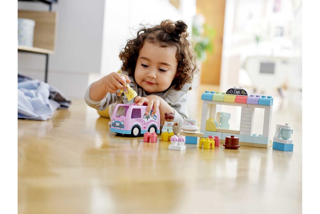 LEGO 10928 Bakkerij - Afbeelding 15