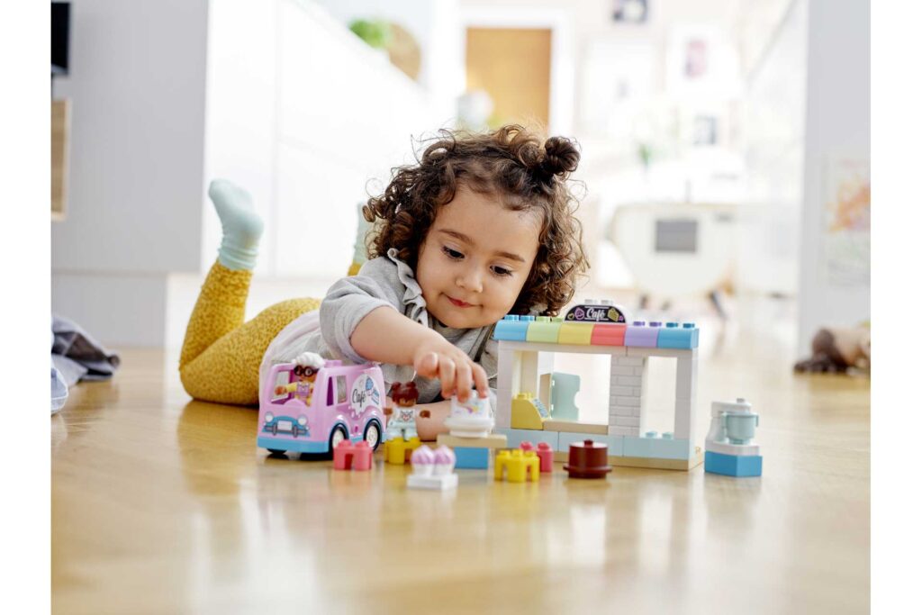 LEGO 10928 Bakkerij - Afbeelding 14