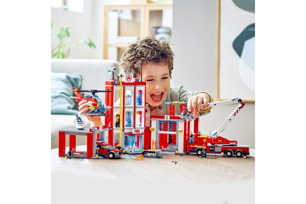 LEGO 77944 City Brandweerkazerne hoofdkwartier - Afbeelding 8