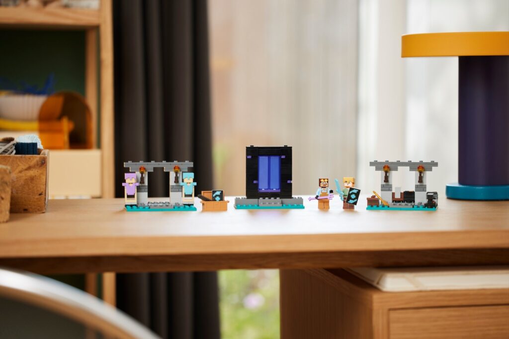LEGO® Minecraft® The Armory Building Adventure 21252 - Afbeelding 10