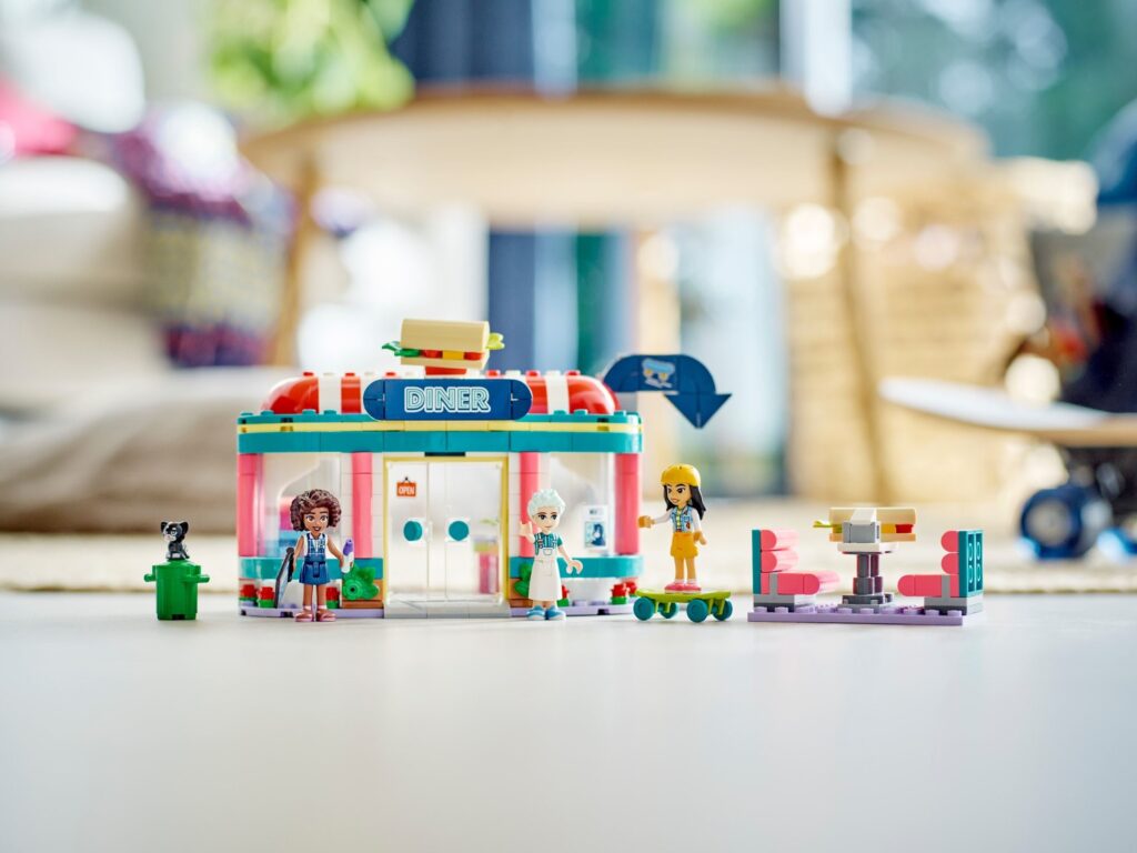 LEGO® Friends Heartlake Downtown Diner 41728 Building Toy Set (346 Pieces) - Afbeelding 11