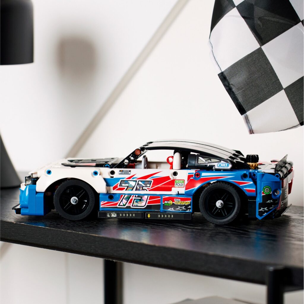 LEGO® Technic™ NASCAR® Next Gen Chevrolet Camaro ZL1 42153 Building Toy Set (672 Pieces) - Afbeelding 9
