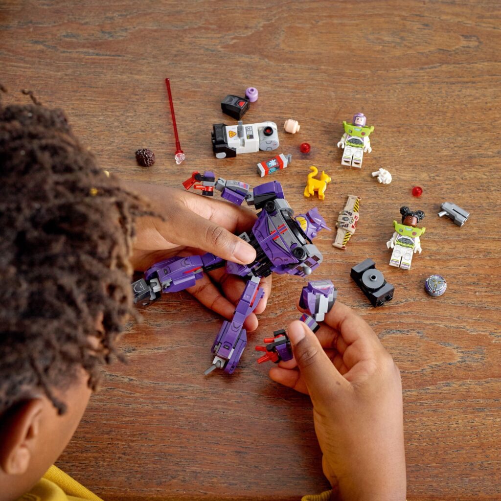 LEGO® │ Disney and Pixar’s Lightyear Zurg Battle 76831 Building Kit (261 Pieces) - Afbeelding 9