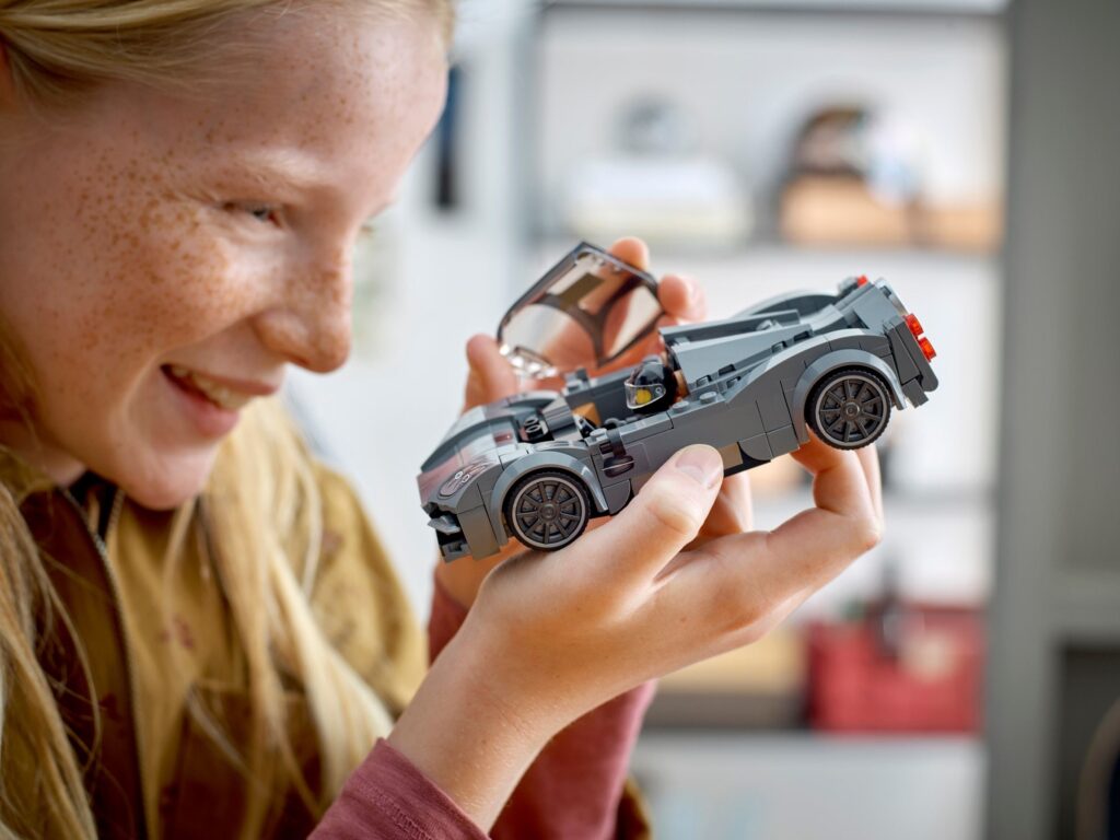 LEGO® Speed Champions Pagani Utopia 76915 Building Toy Set (249 Pieces) - Afbeelding 7