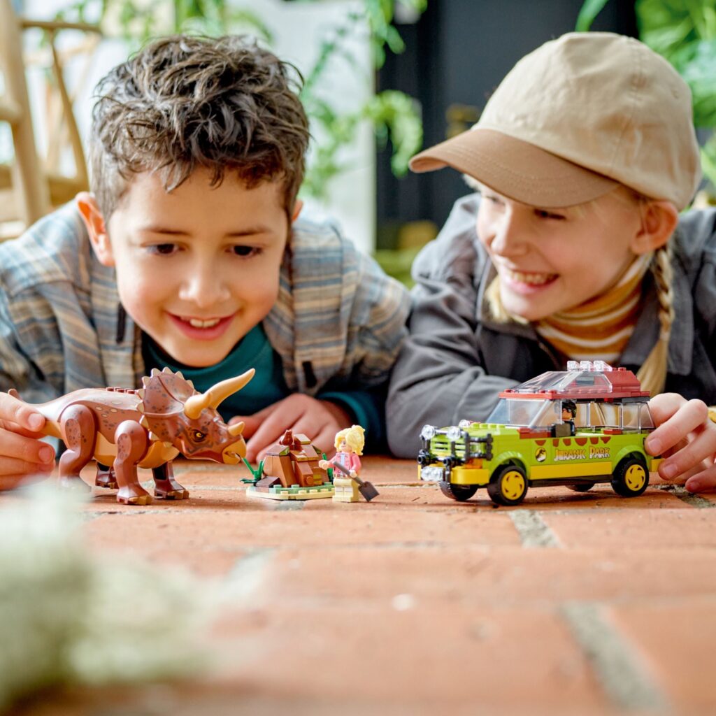 LEGO® Jurassic Park Triceratops Research 76959 Building Toy Set (281 Pieces) - Afbeelding 7